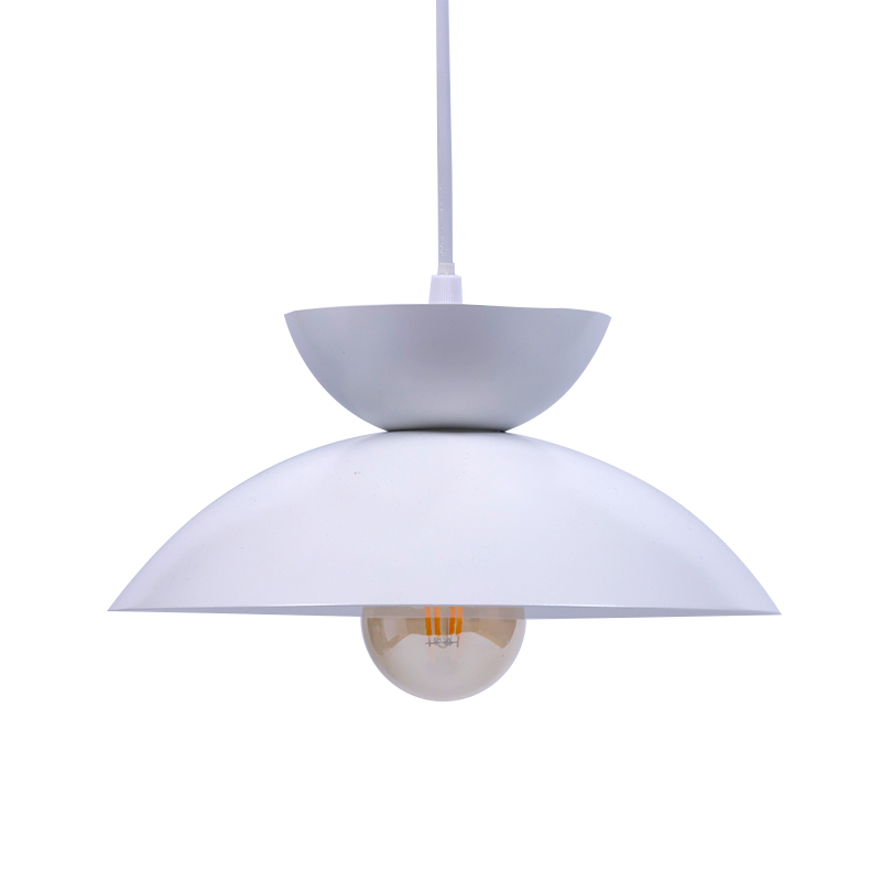 シンプルな白い層状の金属シャンデリア